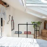 Cosy Apartment In Paris